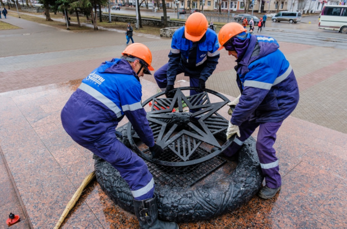 Специалисты компании «Газпром газораспределение Пермь» подготовили мемориальные комплексы Вечного огня к празднованию Дня Победы